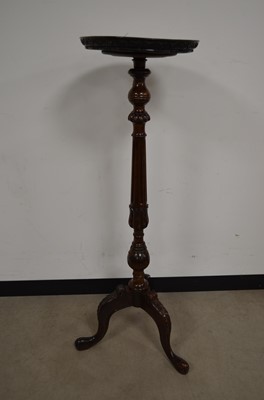 Lot 44 - George III style mahogany torchere stand