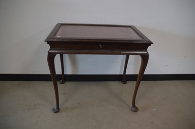 Lot 96 - A first half 20th century mahogany bijouterie table