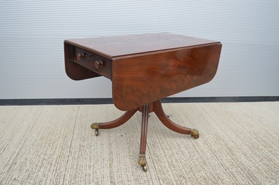 Lot 122 - A Regency mahogany Pembroke table