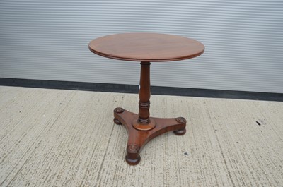 Lot 125 - A William IV mahogany occasional table