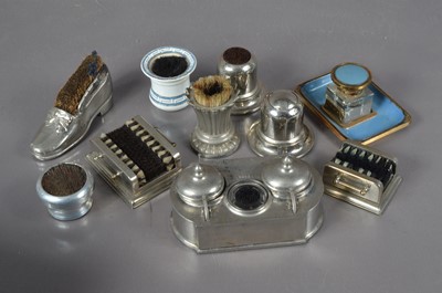 Lot 203 - A collection of inkwells and pen wipes