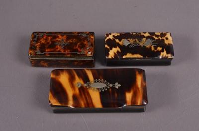 Lot 247 - Three 19th century tortoise shell  and pressedhorn snuff boxes