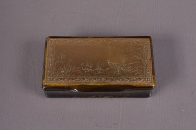 Lot 249 - Pressed horn snuff box with brass panel lid