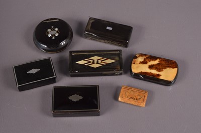 Lot 253 - A collection of seven pressed horn and similar snuff boxes