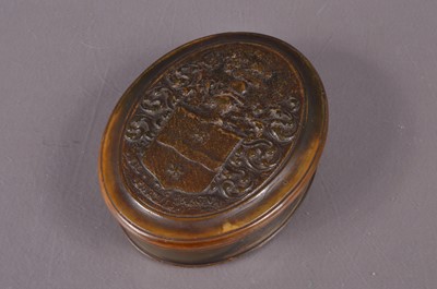 Lot 277 - An 18th Century Queen Anne pressed horn snuff box by John Obrisset