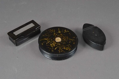 Lot 280 - A group of three 19th Century snuff boxes including a presentation example