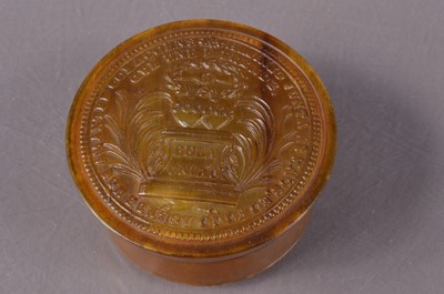 Lot 286 - A 19th Century Portuguese pressed horn snuff box celebrating marriage