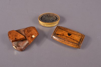 Lot 287 - A burr wood puzzle snuff box with bone inlay