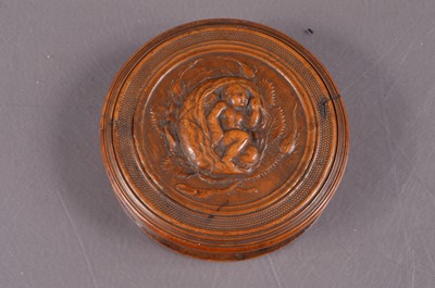 Lot 294 - A French pressed burrwood snuff box