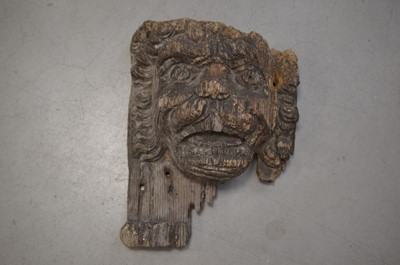 Lot 320 - An English 17th Century of earlier carved oak mask corbel fragment