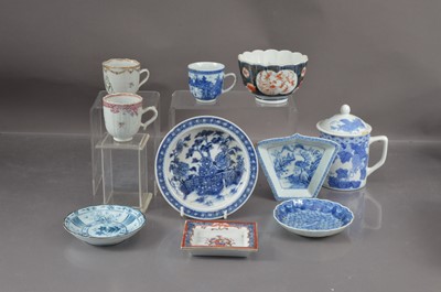 Lot 348 - A goup of Chinese blue and white and famille rose export porcelain items