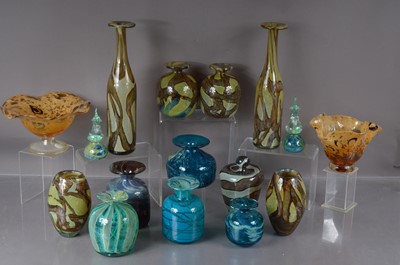 Lot 424 - A collection sixteen of Mdina art glass items