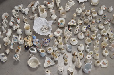 Lot 465 - A large collection of crested china