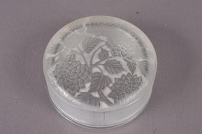 Lot 469 - A René Lalique (French 1860-1945) 'Meudon' box & cover