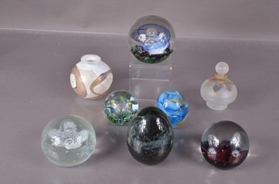 Lot 470 - Various artglass items including Mdina and Caithness etc