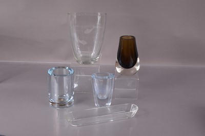 Lot 471 - Five pieces of glass including vases by Strömbergshyttan Sweden