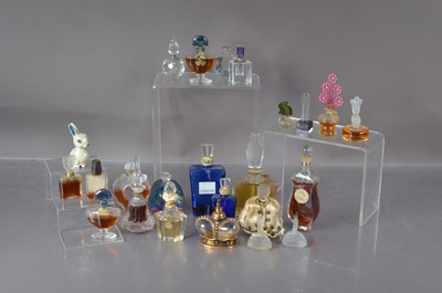 Lot 531 - A collection of assorted perfume bottles