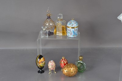 Lot 543 - A collection of perfume and scent bottles