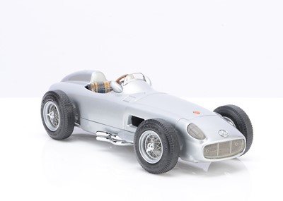 Lot 190 - A CMC 1:18 Scale Mercedes-Benz W196 Silberpfeil-Monoposto 1954