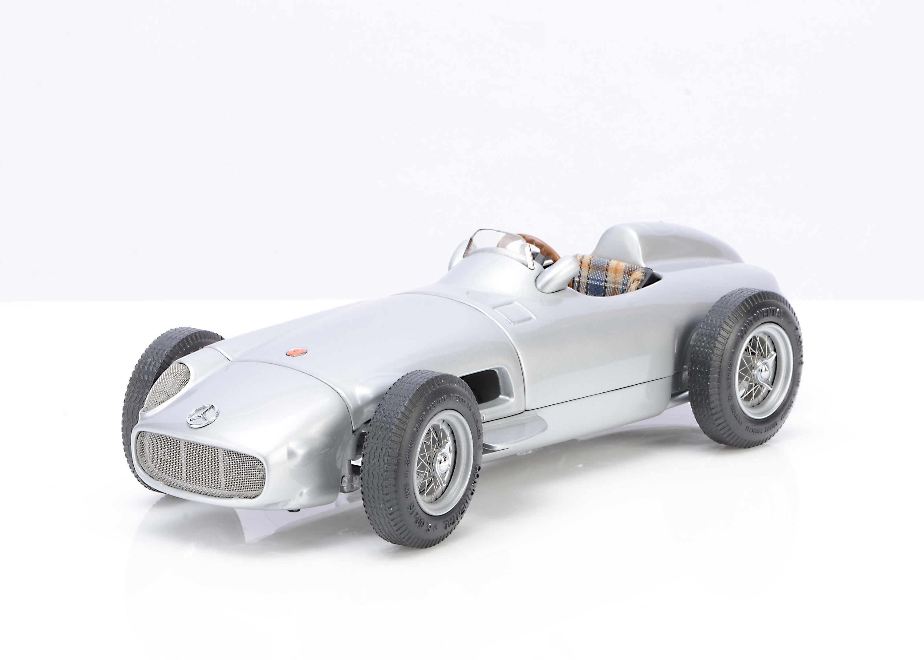 Lot 190 - A CMC 1:18 Scale Mercedes-Benz W196