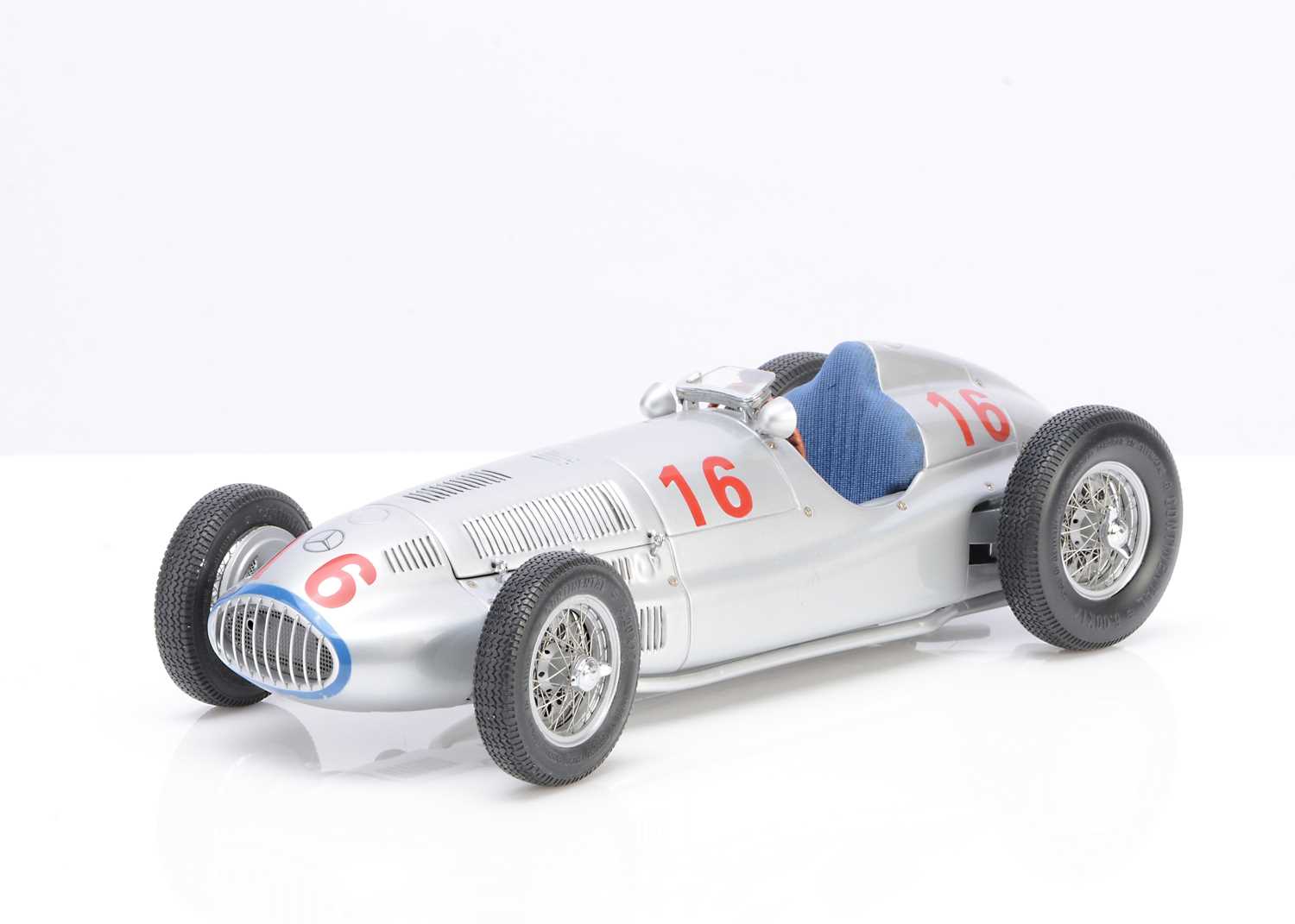 Miniature CMC 1/18 Mercedes W165 N°16 Hermann Lang - GP Tripolis 1939 - Occasion Très Bon état
