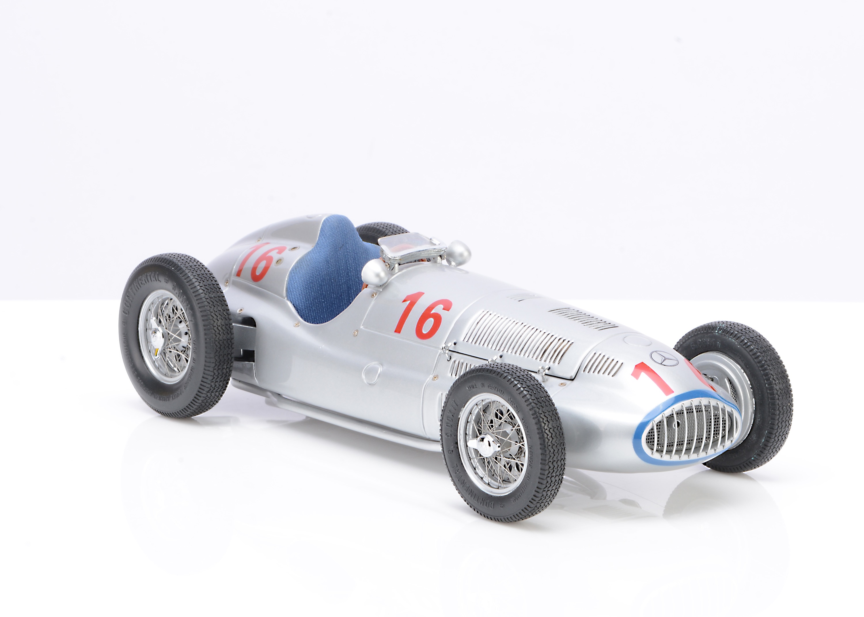 Mercedes Benz W165 1939 1/18スケール Amazon.com: CMC-Classic Model Cars Mercedes-Benz W165 1939 1