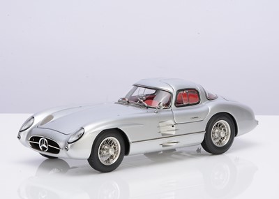 Lot 223 - A CMC 1:18 Scale Mercedes-Benz 300 SLR 1955 Uhlenhaut-Coupe