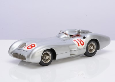 Lot 254 - A CMC 1:18 Scale Mercedes-Benz W196R 1954/55 Streamliner Body