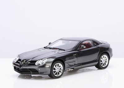 Lot 256 - A CMC 1:18 Scale Mercedes-Benz SLR McLaren (2003)