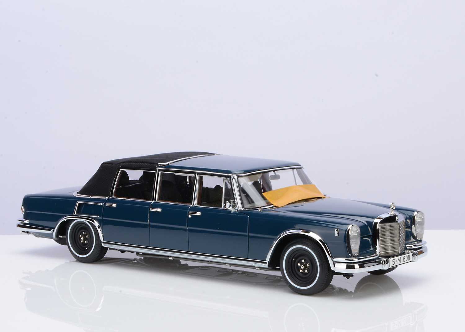 270 - A CMC 1:18 Scale Mercedes-Benz 600 Pullman (W100),