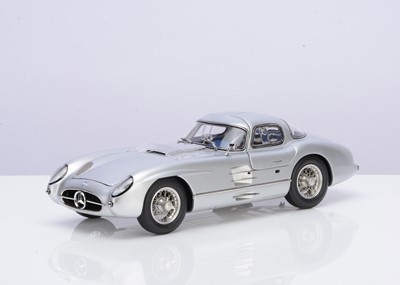 Lot 273 - A CMC 1:18 Scale Mercedes-Benz 300 SLR 1955 Uhlenhaut-Coupe