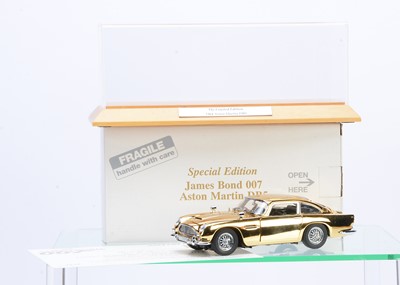 Lot 376 - A Danbury Mint 1:24 Scale James Bond 007 Aston Martin DB5 (Gold Plated)