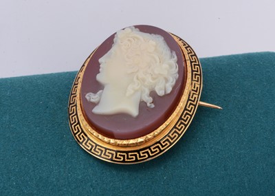 Lot 12 - A mid 19th century hardstone sardonyx cameo brooch