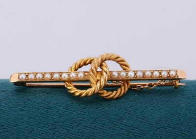 Lot 21 - An Edwardian 15ct gold bar brooch