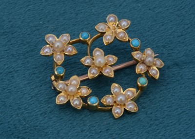 Lot 24 - An early 20th century seed pearl and turquoise wreath brooch