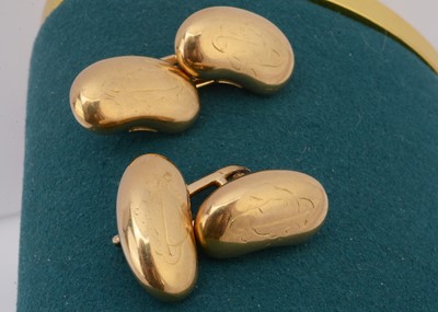 Lot 35 - A pair of 18ct gold coffee bean cufflinks