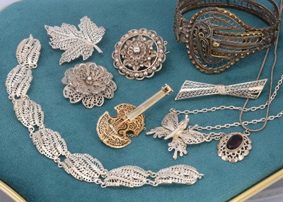 Lot 39 - A quantity of filigree jewellery