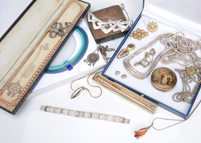 Lot 65 - A quantity of silver jewellery