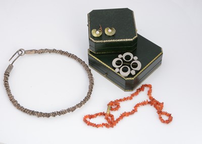 Lot 67 - A contemporary silver and gem set torque