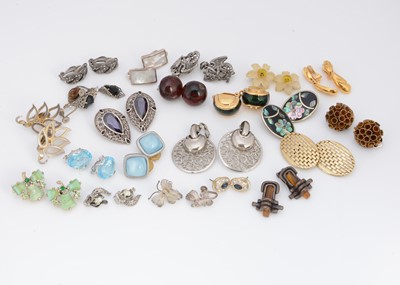 Lot 70 - A collection of earrings