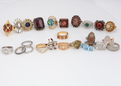 Lot 71 - A collection of twenty four dress rings