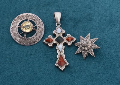 Lot 84 - A registered design silver and hardstone cruciform pendant