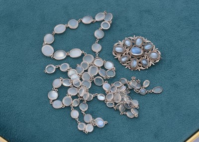 Lot 104 - An arts and crafts moonstone set brooch