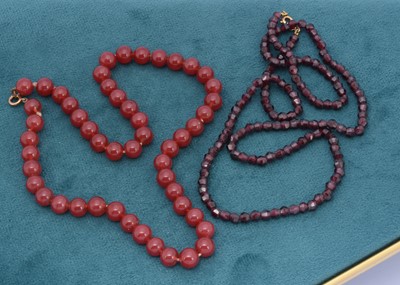 Lot 108 - A garnet faceted bead necklace