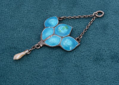 Lot 123 - A late 19th or early 20th Century silver and enamel arts and crafts drop pendant