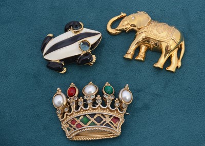 Lot 131 - A large Butler & Wilson paste set crown brooch