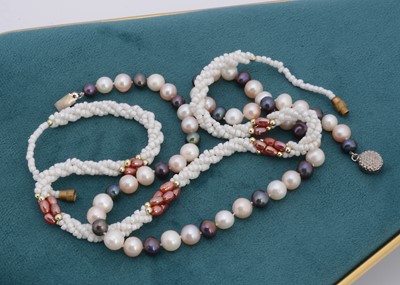 Lot 137 - A string of coloured cultured pearls