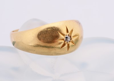 Lot 155 - An 18ct gold gentleman's signet ring