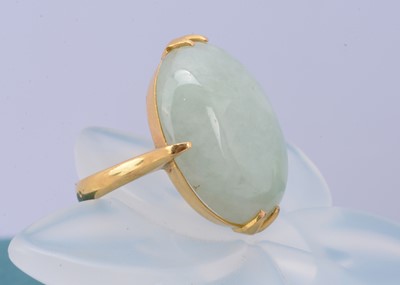 Lot 183 - A continental yellow metal and jadeite jade dress ring