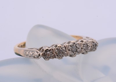 Lot 192 - An 18ct gold five stone diamond dress ring